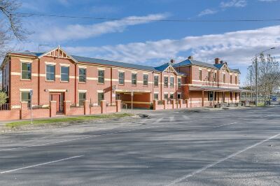 Lake Inn - Ballarat Hotels in Delacombe