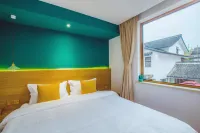 Hanxuan by the Lake Hostel