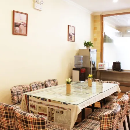 Tangla Town Holiday Hotel