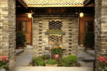 Tushengjin Hotel Отели рядом со станцией Langzhong Railway Station