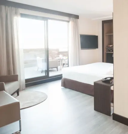 Novotel Madrid Center Отели рядом с достопримечательностью «Королевский ботанический сад Мадрида»