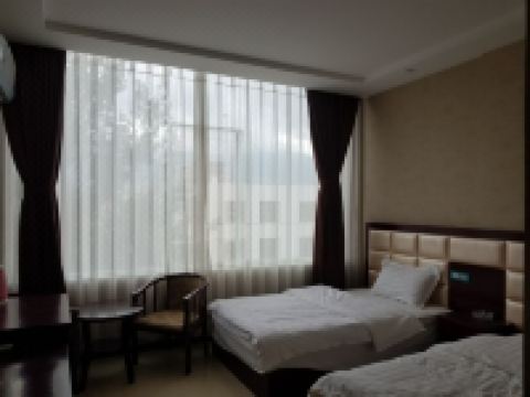 盐源银权假日酒店 - 普通标准间