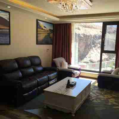 八宿多拉神山温泉賓館 Rooms