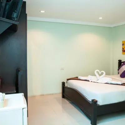 Fahsai Bay Villa Hotels near Real Rocks Climbing School, rock climbing Krabi, Railay Beach