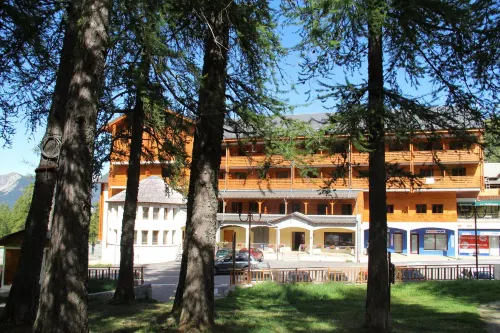 Adonis Valberg Hotels in Auron