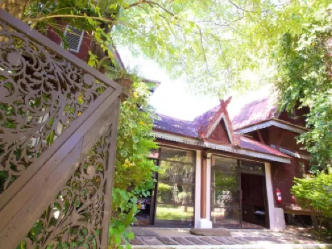 希瑞飯店 Wat Uthum Phon附近的飯店