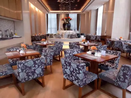 Days Hotel by Wyndham Chongqing Kaichuang Отели рядом с достопримечательностью «Daning River Ancient Plank Road Relic Site»