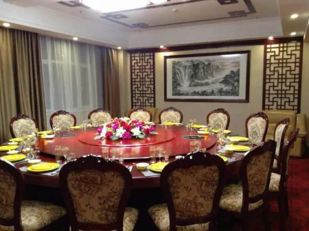 Ruidu Hotel, Balikun Отели в г. Баликунь