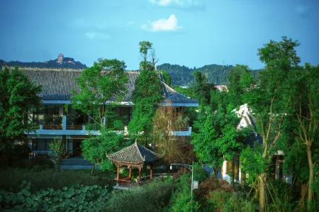 Lotus Yard Zen Hotel Отели рядом с достопримечательностью «Sichuan Suining Normal School»
