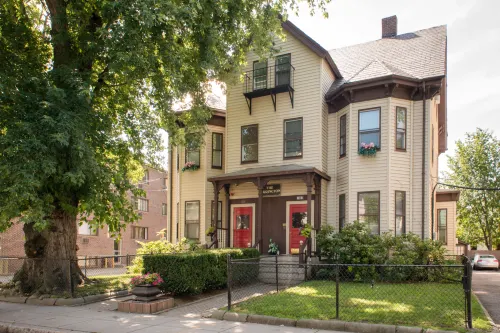 The Farrington Inn Hotels in Watertown