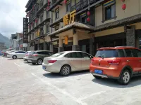 Balang Tea Horse Ancient Stack Inn - parking