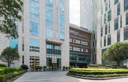 Sia Suites (Chengdu Tai Koo Li) Отели рядом со станцией Chengdu East Railway Station