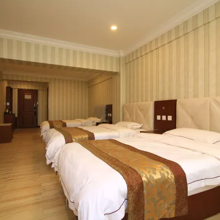 Longkou Zhonglai Business Hotel