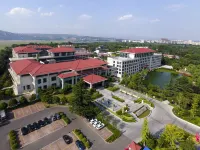 Swan Lake International Hotel Hotels near Bell and Drum Tower & Gantang Garden