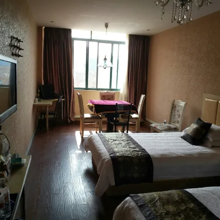 Longyou White Collar Holiday Hotel