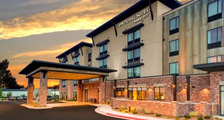 SpringHill Suites Bozeman Отели рядом с достопримечательностью «SHÈN»