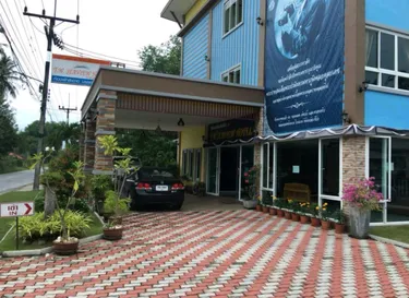 รูปภาพของT.W.Seaview Hotel ท่าศาลา