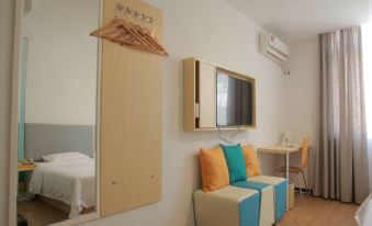 7Days Inn Hotel (Qinzhou Niannianfeng Plaza Xiangyang Street)