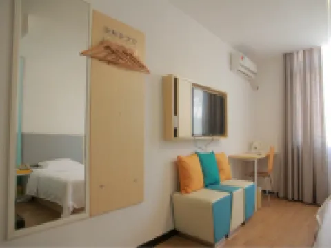 7Days Inn Hotel (Qinzhou Niannianfeng Plaza Xiangyang Street) Hotels near Qinzhou Old Street Scenic Area