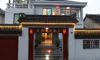 Hefeng Courtyard Inn