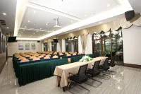 Pujiang Yinglan Hepan Hotel