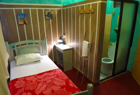 Gabby's Bed & Breakfast Отели рядом с достопримечательностью «Sisters of St Paul of Chartres Monument»