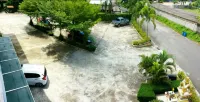 T.P. Place Hotel - parkir