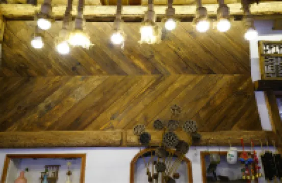 Qichi Yijiaren River-view Hostel