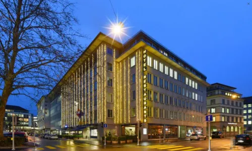 Glärnischhof by Trinity