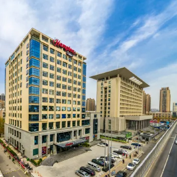 Hampton by Hilton Zhengzhou Jinshui Отели рядом с достопримечательностью «Хэнаньский экзаменационный центр для экзаменов гражданской службы, образовательный центр Huatu»