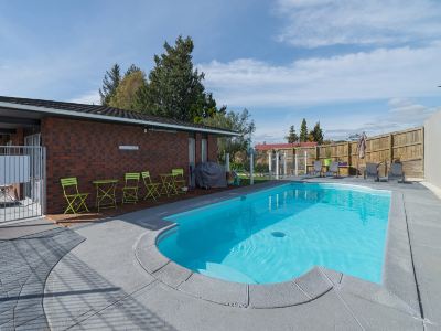 Red Rock Thermal Motel - Mineral Pool
