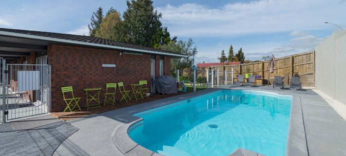 Red Rock Thermal Motel - Mineral Pool Hotels in Rotorua