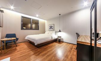 Seomyeon Brown-dot Hotel Gold