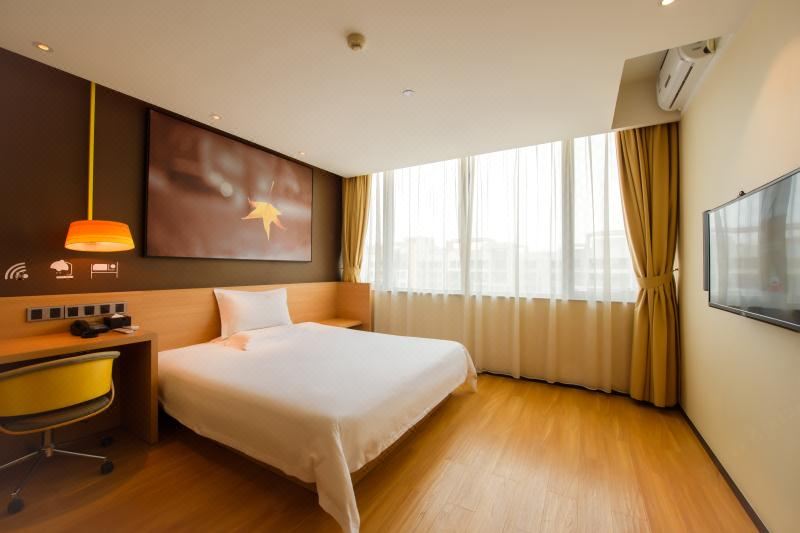 IU Hotel (Xinyi Zhongxing 6th Road) - Housity
