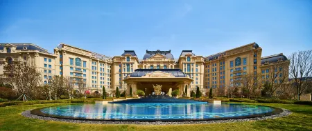 Wanda Vista Qingdao Oriental Film City Hotel Отели рядом с достопримечательностью «Jiaonan Jimiya Fishing Port»