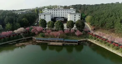 Yarui Holiday Garden Hotel Các khách sạn gần CPC Guangshui Committee Party School