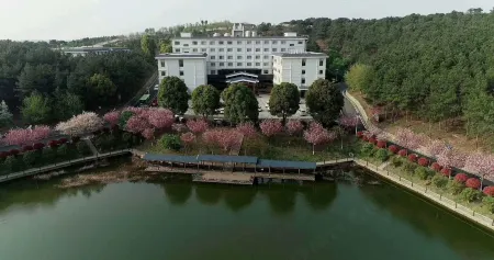 Yarui Holiday Garden Hotel Отели рядом с достопримечательностью «Yintaishan Park and Zoo (South Gate)»