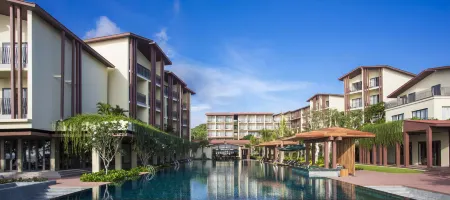 Dusit Princess Moonrise Beach Resort Отели рядом с достопримечательностью «Chinh Toa Dalat»