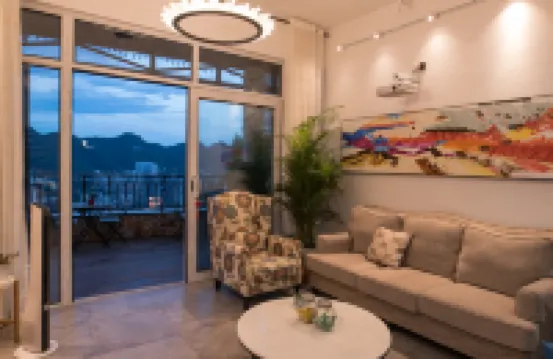 Jiangpan Cloud S·Santorini High-altitude River View Apartment (Jiefangbei Chaotianmen Square)