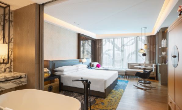 Renaissance northeast hotel