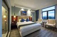 Confetti Garden Hotel Отели рядом с достопримечательностью «Tham Jang»