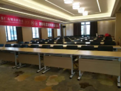 โรงแรมทีซอร์ส โรงแรมในชื่อปี้