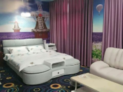 方城秀水花亭客栈 - 相约影视房