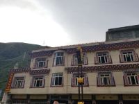 新龙雍措藏式酒店
