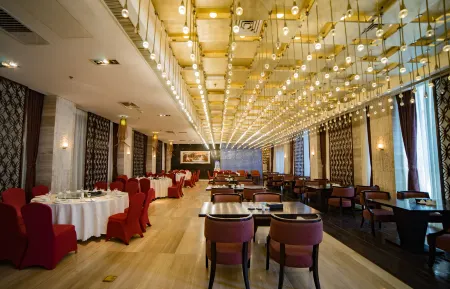 Colorful Resort Hotel Отели в г. Сишуй