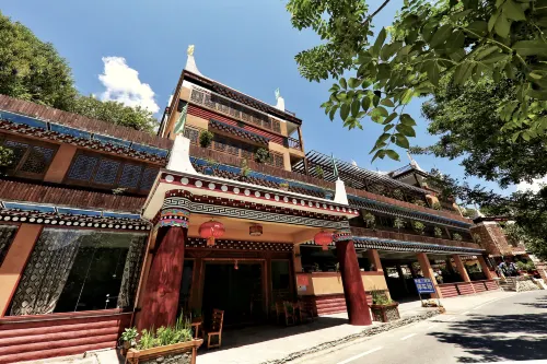 Jiaju Sanjiemei Hostel