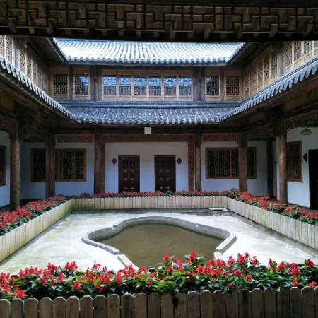 Wolongge Courtyard