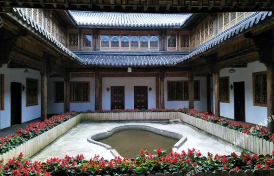 羊獅慕卧龍閣四合院