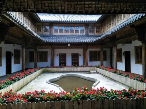 Wolongge Courtyard