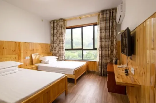 Tonglu Native Farm Stay Отели рядом с достопримечательностью «Shishe Village»